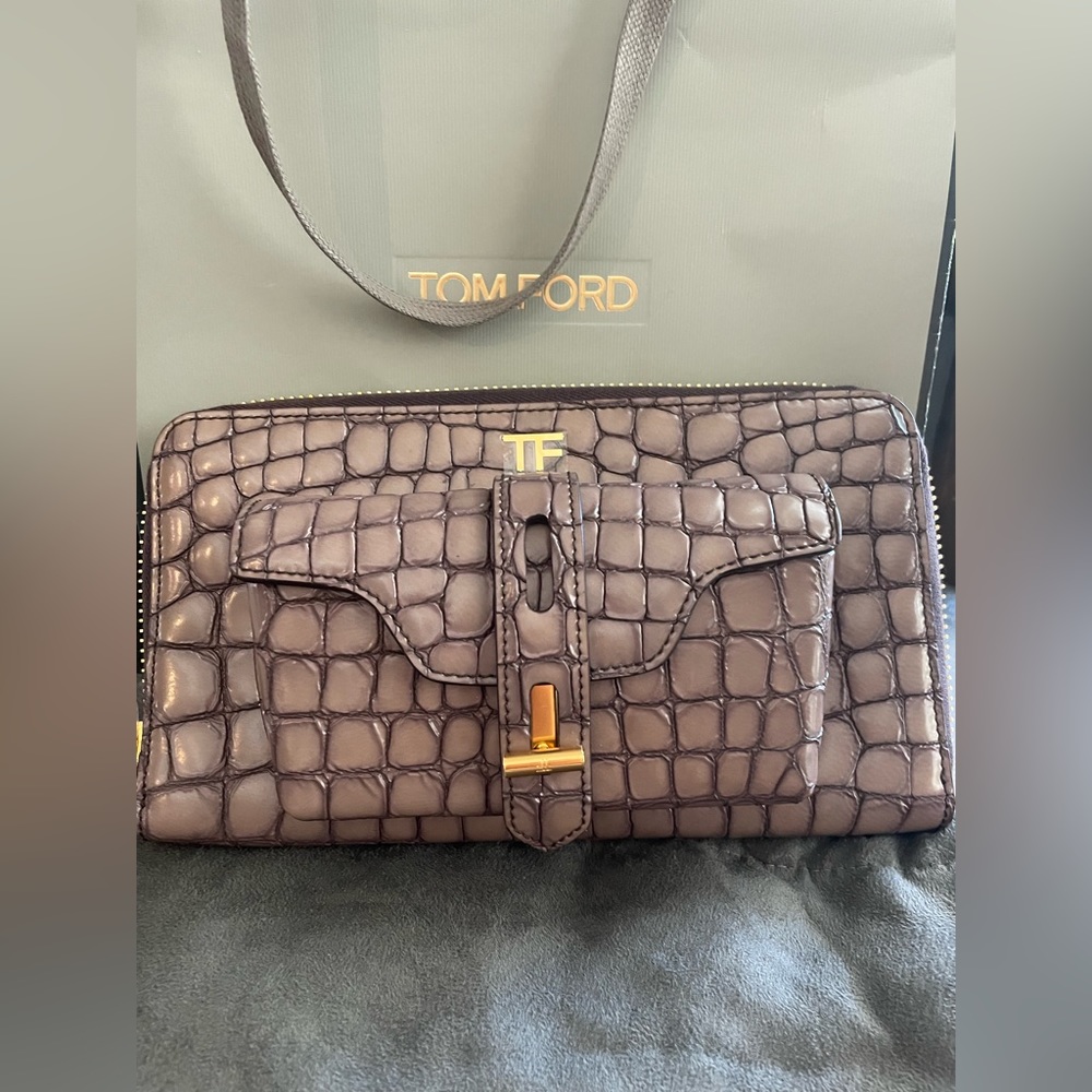 Tom Ford Embossed Croc-effect Leather T-twist Clutch In Purple - Picture 2 of 6